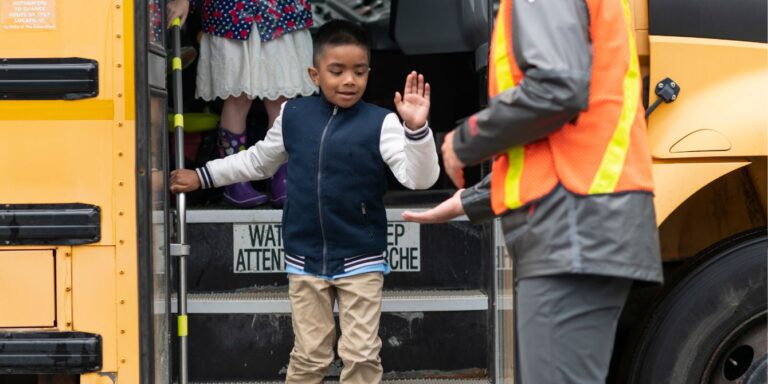 child getting off school bus safe school bus rides