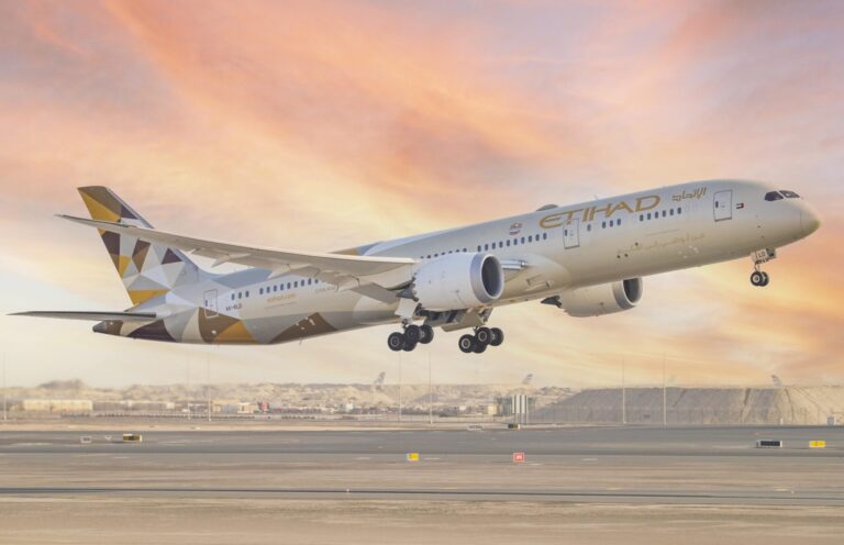 Etihad Airways Boeing 787 Dreamliner LR scaled