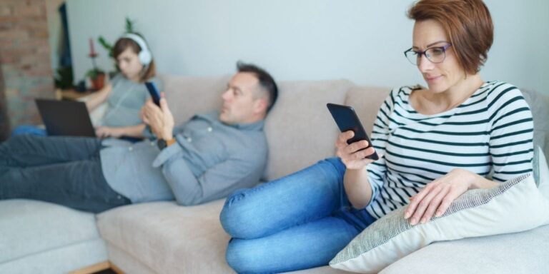 parents on phone