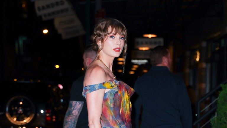 Taylor Swift Vivienne Westwood Chez Margaux 2 1