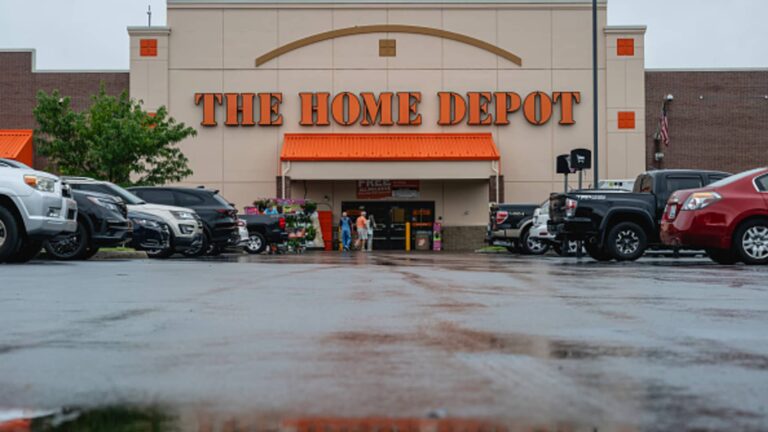 108060894 1731333371817 gettyimages 1598854883 HOME DEPOT EARNS