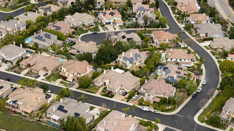 108145622 1747247572588 gettyimages 2212147158 20250418 to housing 007