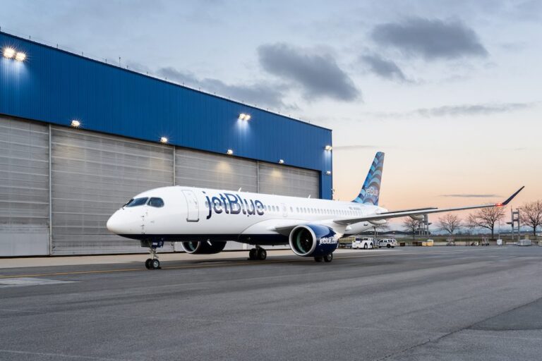 A220 Hangar JFK 2