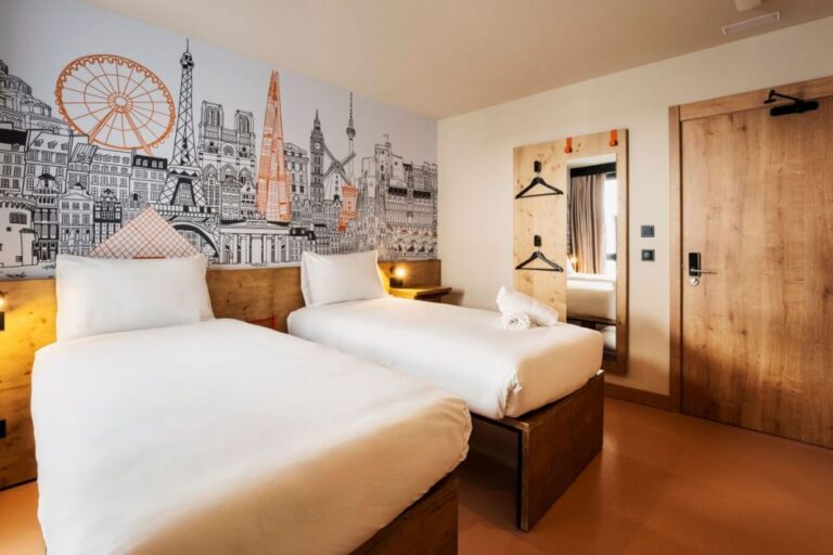 easyHotel Madrid Alcala Twin Bedroom
