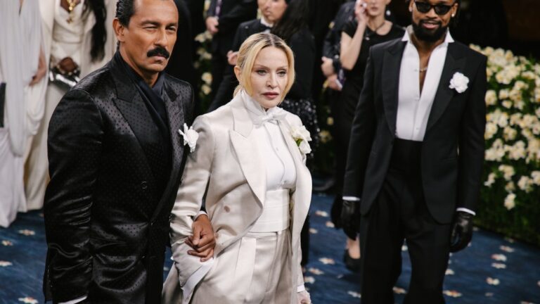 met gala 2025 arrivals LM 377